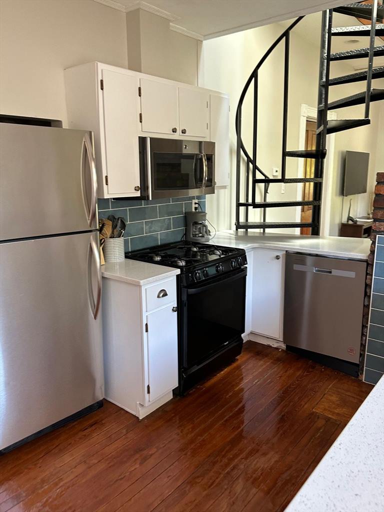 Kitchen after cleaning by Ella'z Cleaning