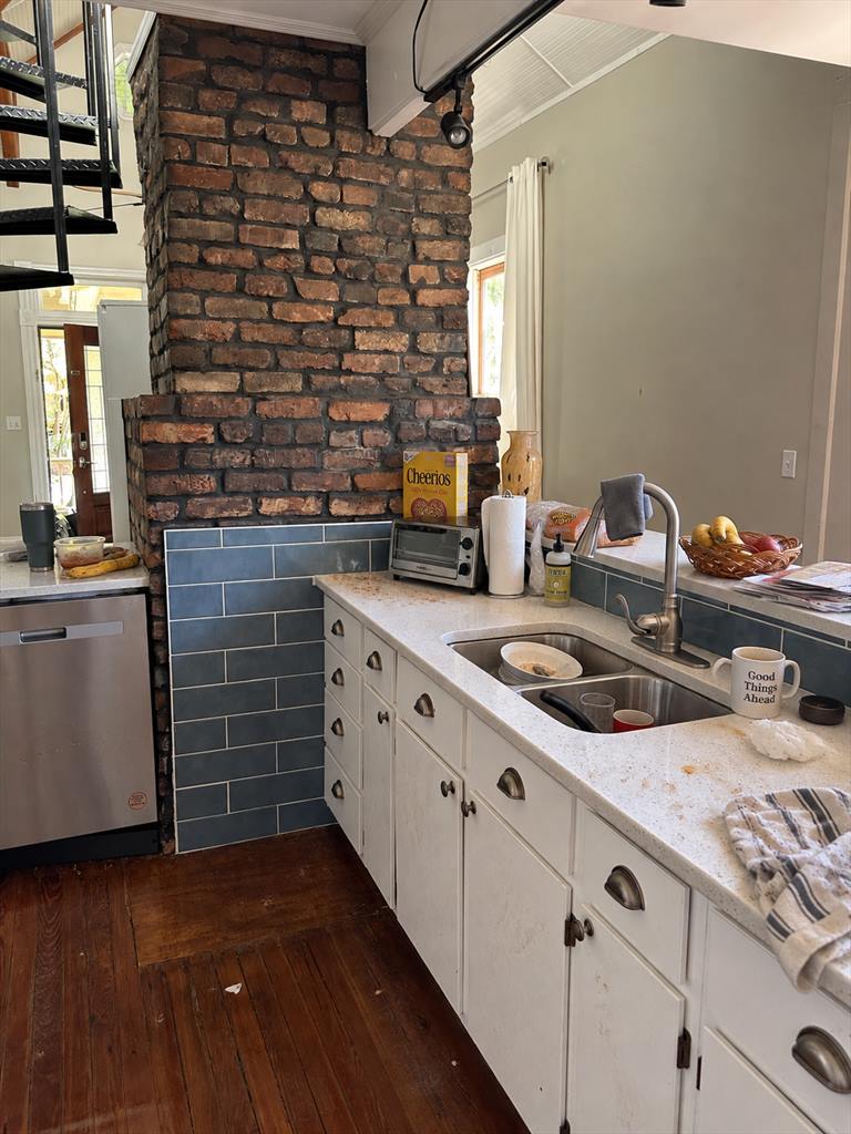 Kitchen before cleaning